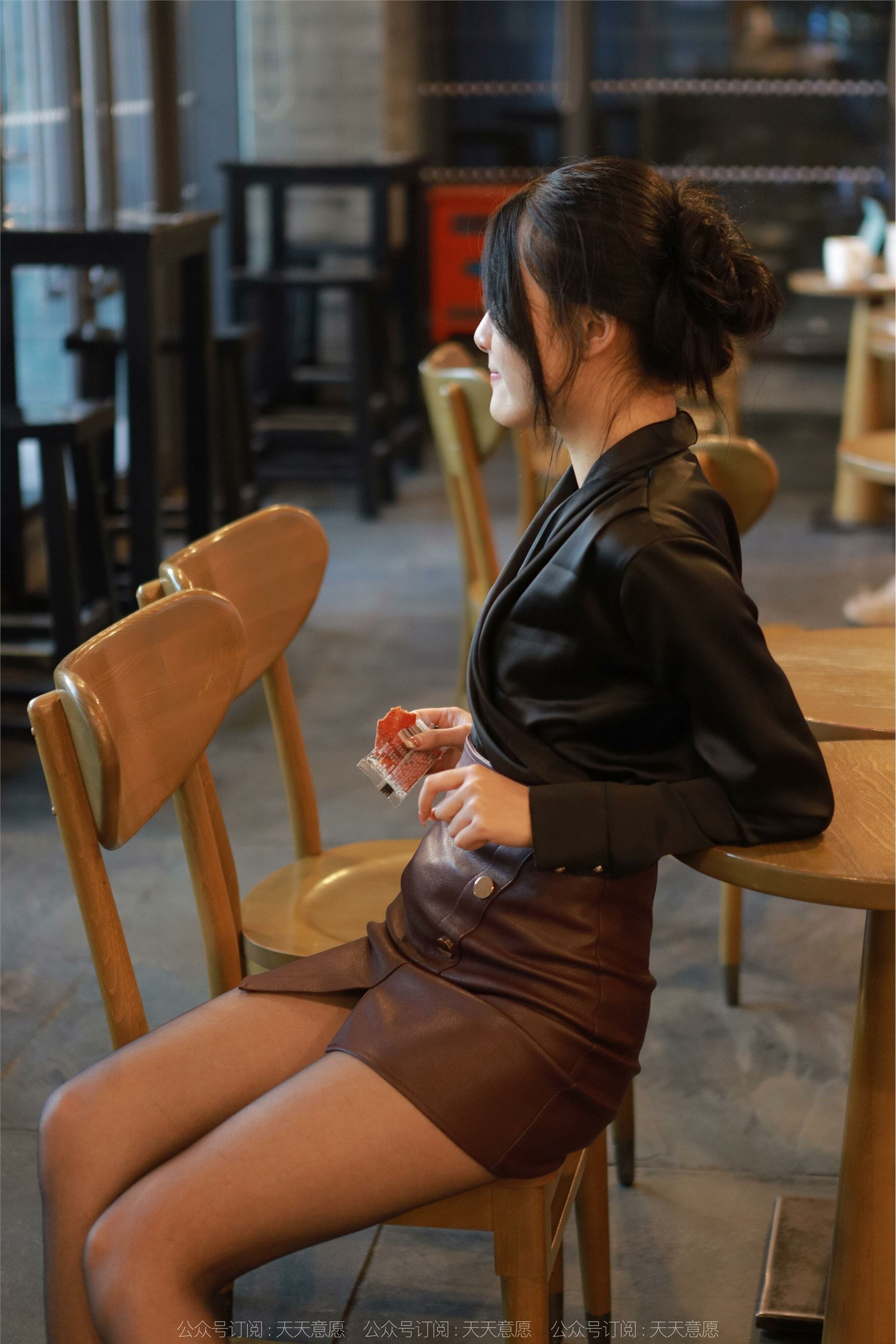 IESS异思趣向  2022.04.29 丝享家 1074：婉萍《褐色皮裙》